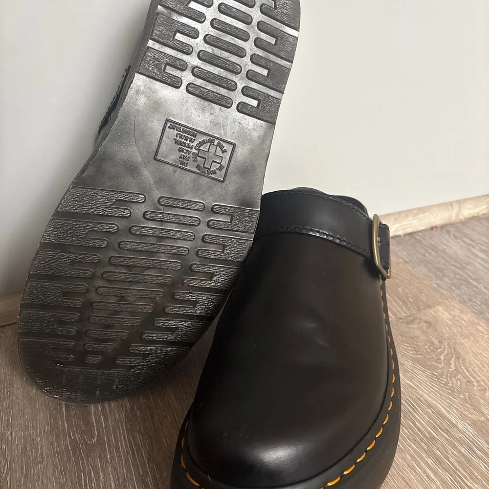 Dr. Martens Black Leather Mules with Gold Buckle and preowned 🖤🖤🖤 - Picture 6 of 8